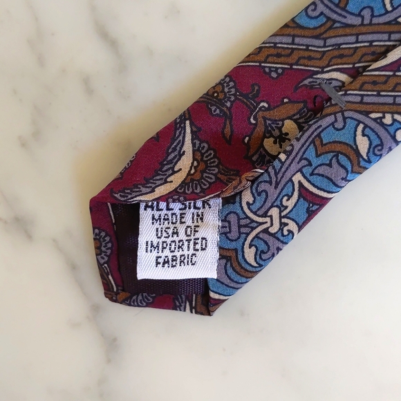 NWOT. Hunting Horn Classics 100% Silk Tie with Multicolor Design Patterns. - Picture 5 of 5